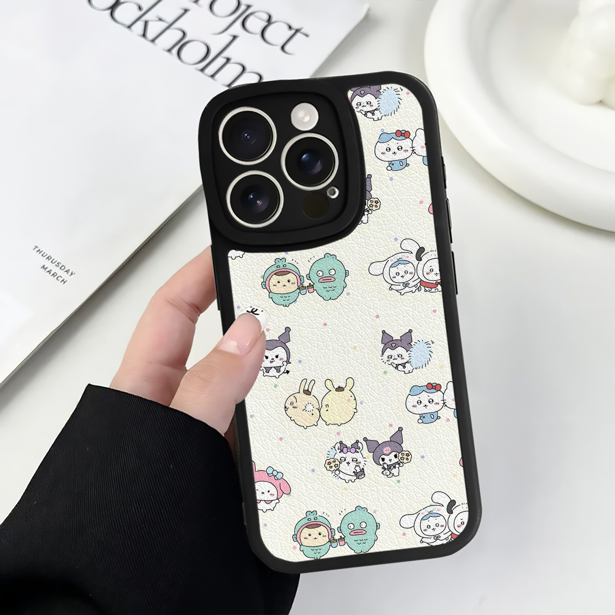 （画像用） ちいかわ Chii-kawa 【iPhone 16シリーズ対応】シリコンスマホケース（レザー調） 材質：シリコン